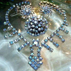 Luxurious Blue Rhinestone Jewelry set!!